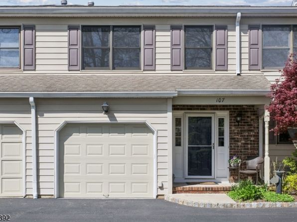 107 Sunrise Dr, Long Hill Twp., NJ 07933