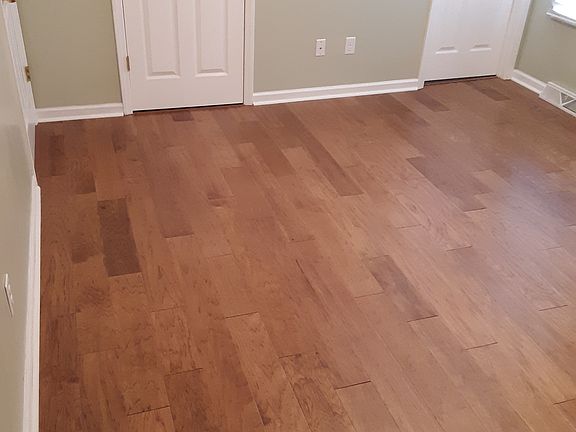 5th image of 104 Jenny Ln