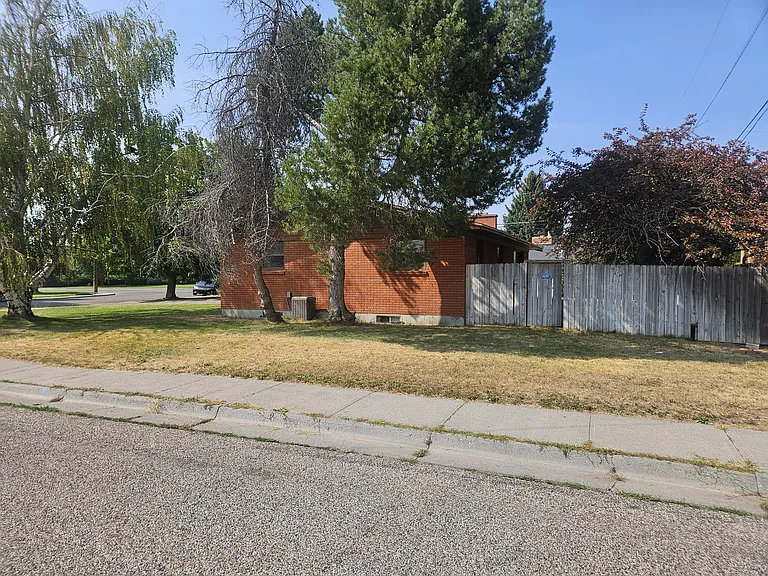 2125 Baltic Ave — Photo 2