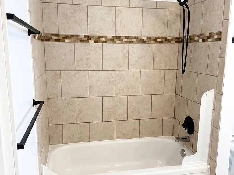 529 NE 113th Ave — Photo 11
