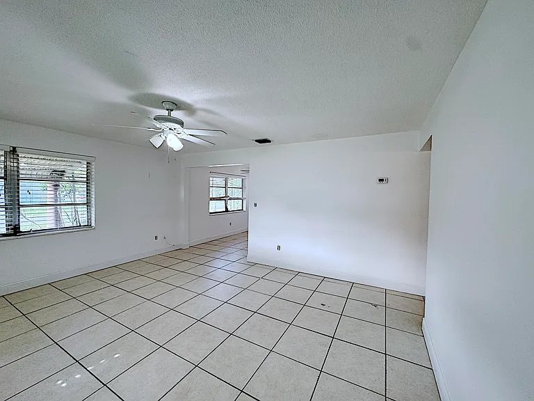 202 SE 3rd Ter #1 — Photo 8