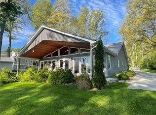 692 Latonka Dr, Mercer, PA 16137