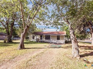 120 Crescent Dr, Victoria, TX 77905