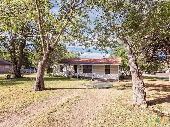 120 Crescent Dr, Victoria, TX 77905