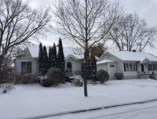 305 W Charles St photo 1