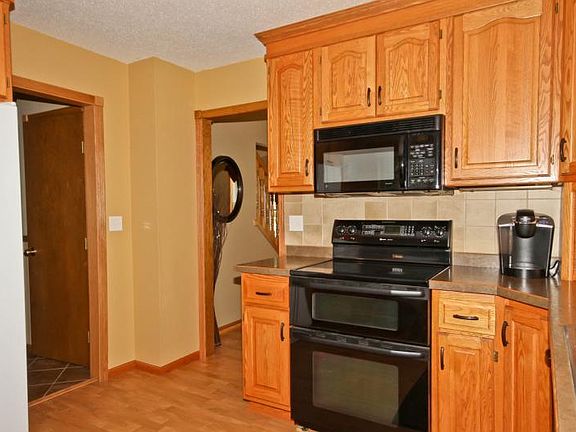 4th image of 349 Cherry Ct