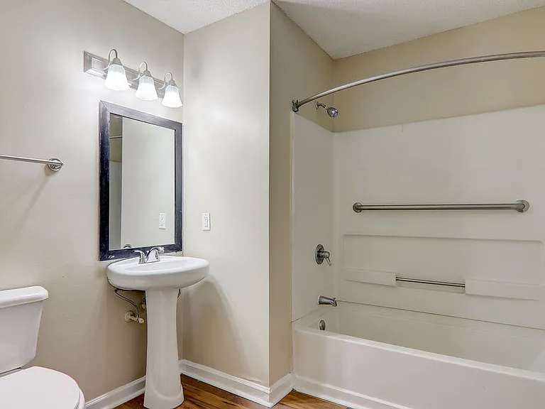 The Grove Apartments — Photo 26