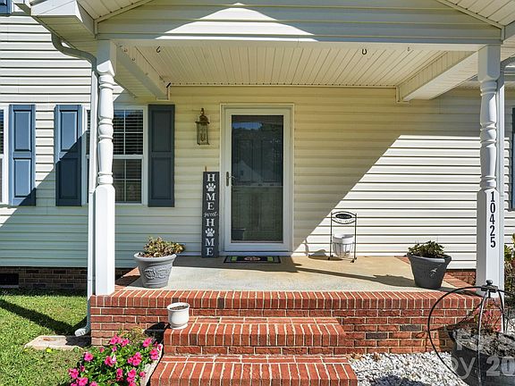 2nd image of 10425 Idlewild Rd