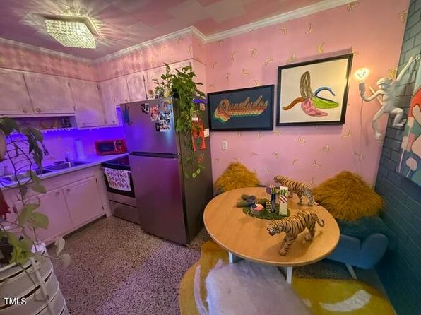 124 Fidelity St APT 27, Carrboro, NC 27510