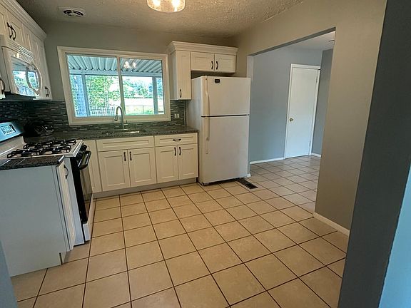 4th image of 440 Birch Hill Dr