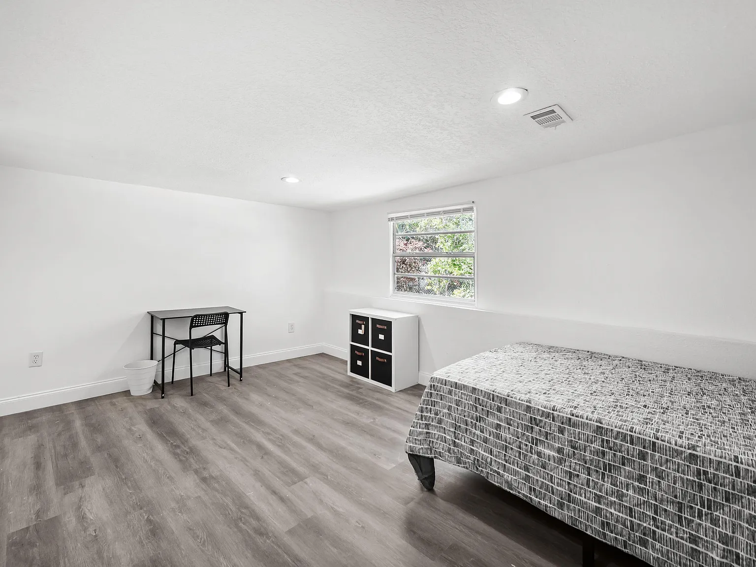 4 bed, 2.0 bath, 2226 sqft, $754 — Photo 2