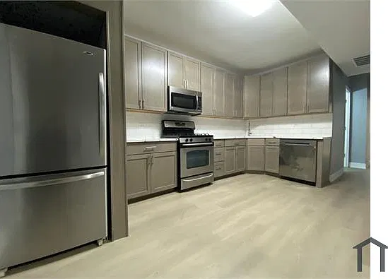 3 bed, 1000 sqft, $1,500 — Photo 2