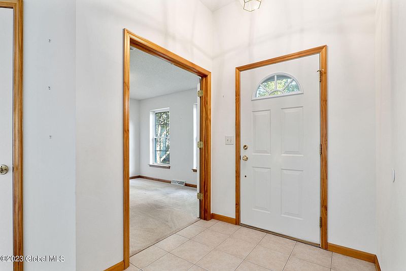 3rd image of 14 Danbury Court