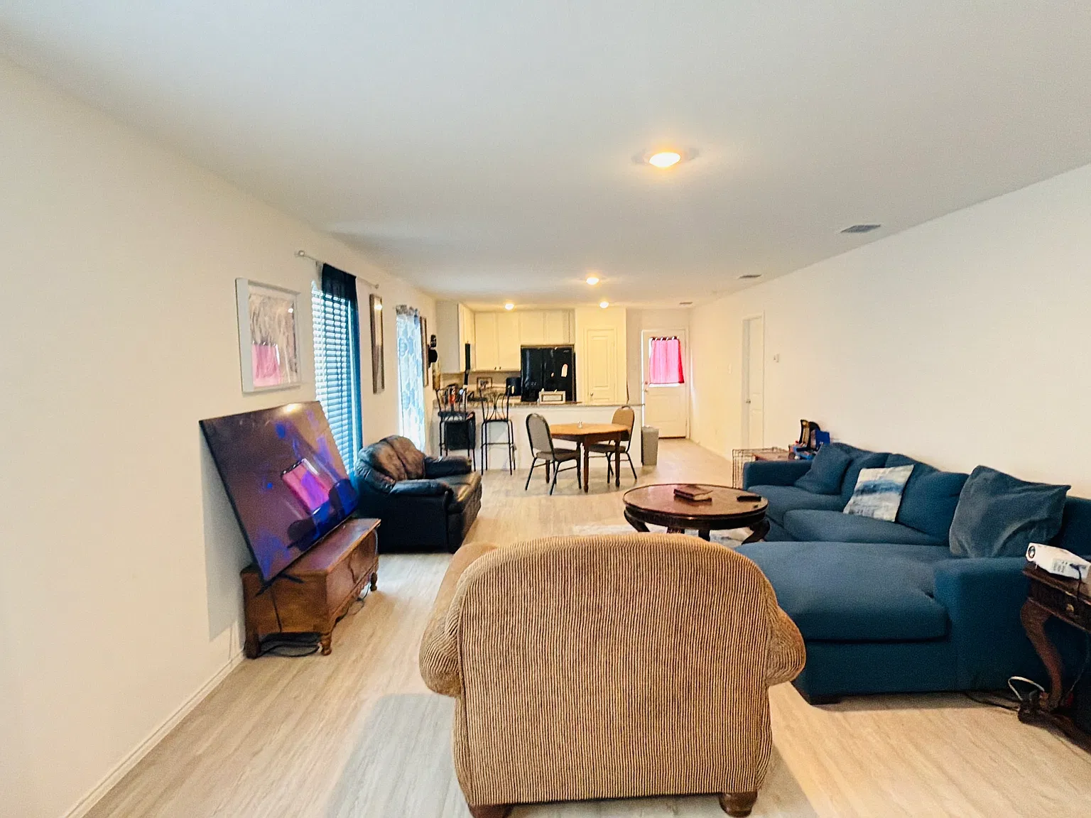 3 bed, 1407 sqft, $2,400 — Photo 4