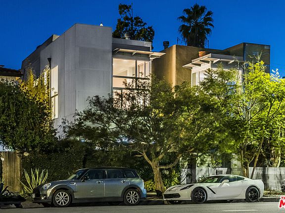 2nd image of 552 Grand Blvd