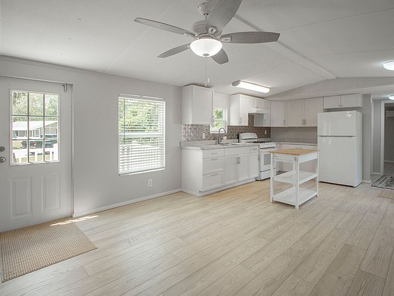 5th image of 28 Shady Ln N