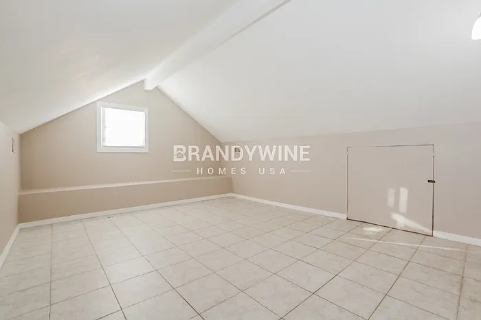 700 E 7th St — Photo 15