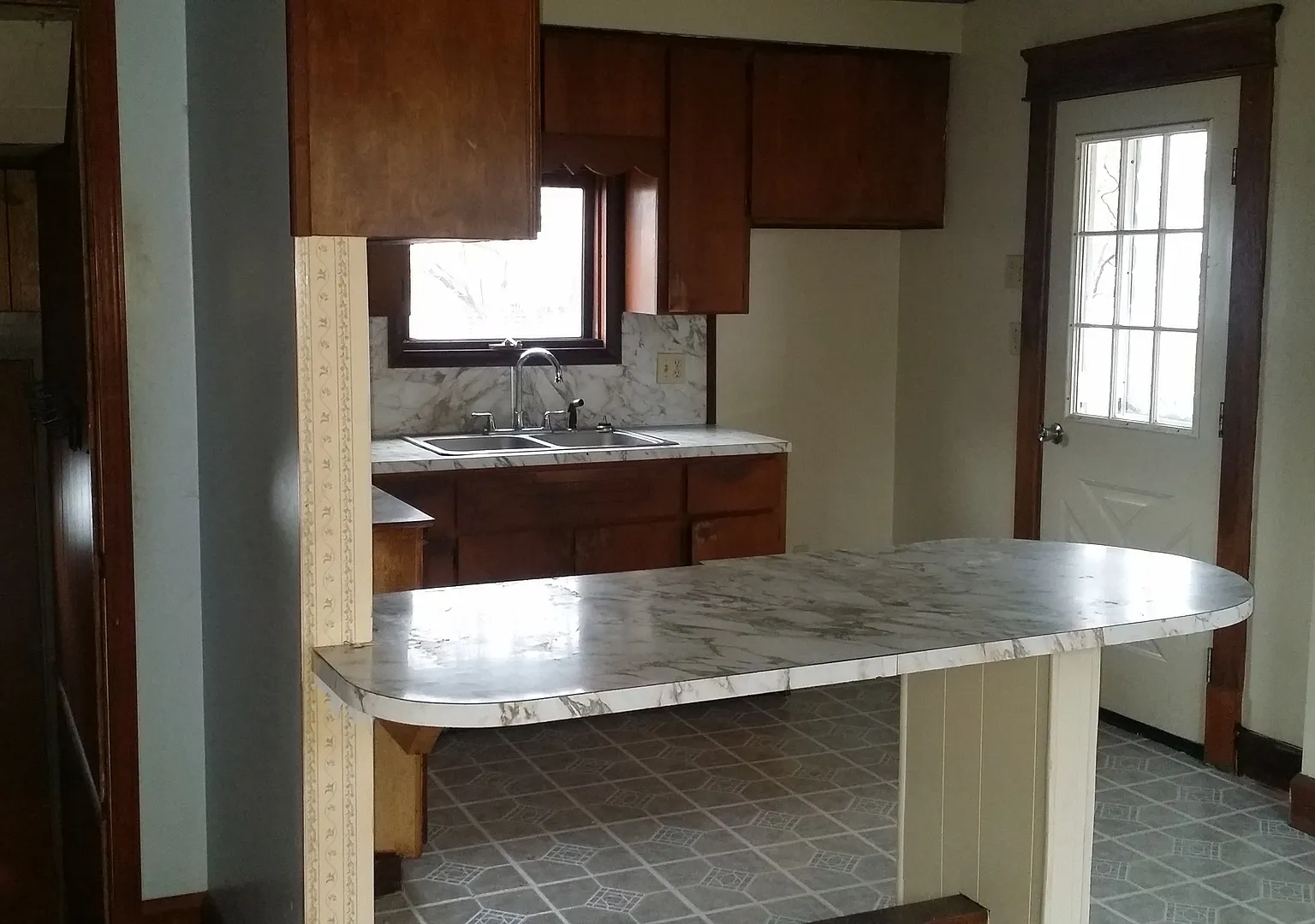 3bdrm House For Rent — Photo 2