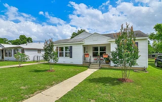 1st image of 2310 W Mistletoe Ave