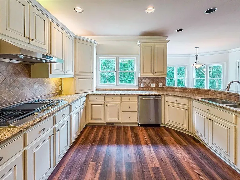 2502 Oak Hill Overlook — Photo 17