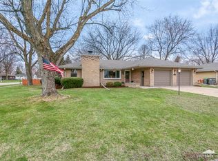 200 Yolane Dr, Sugar Grove, IL 60554