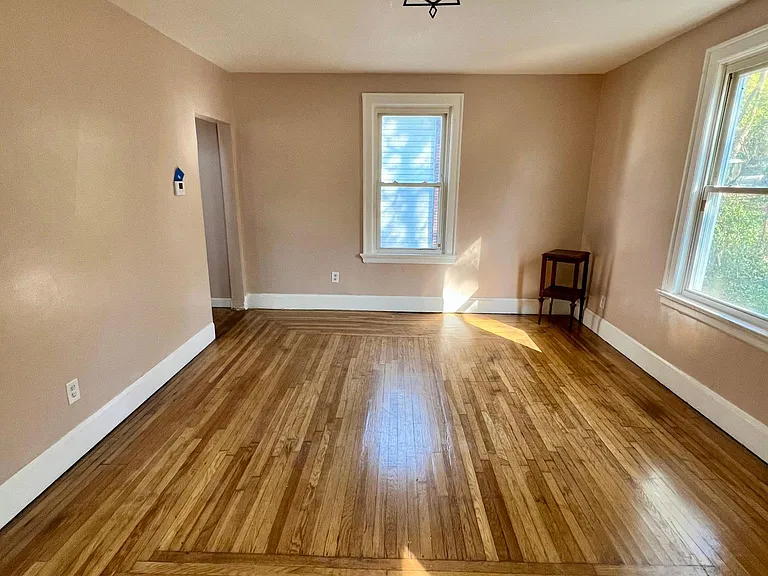 726 Woodlawn Ave — Photo 4