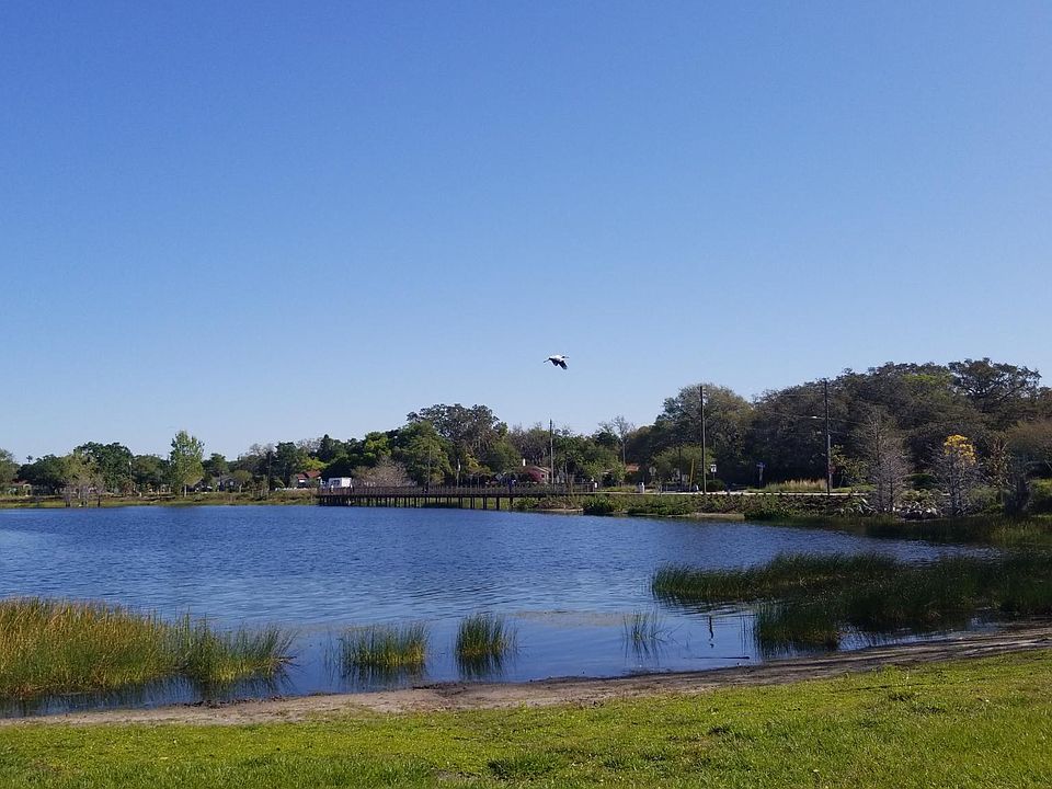 1st image of 401 S Lake Dr