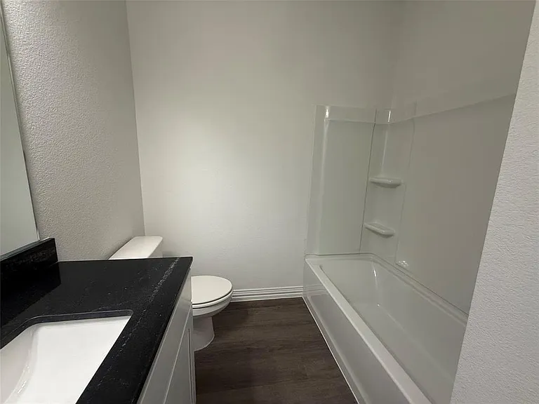 412 E 7th St #2 — Photo 12