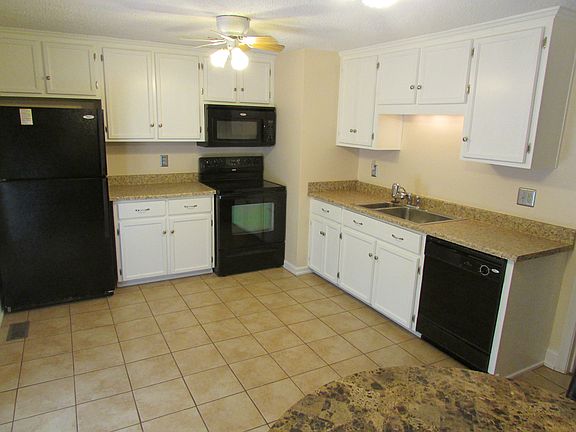 5th image of 212 Magnolia Dr