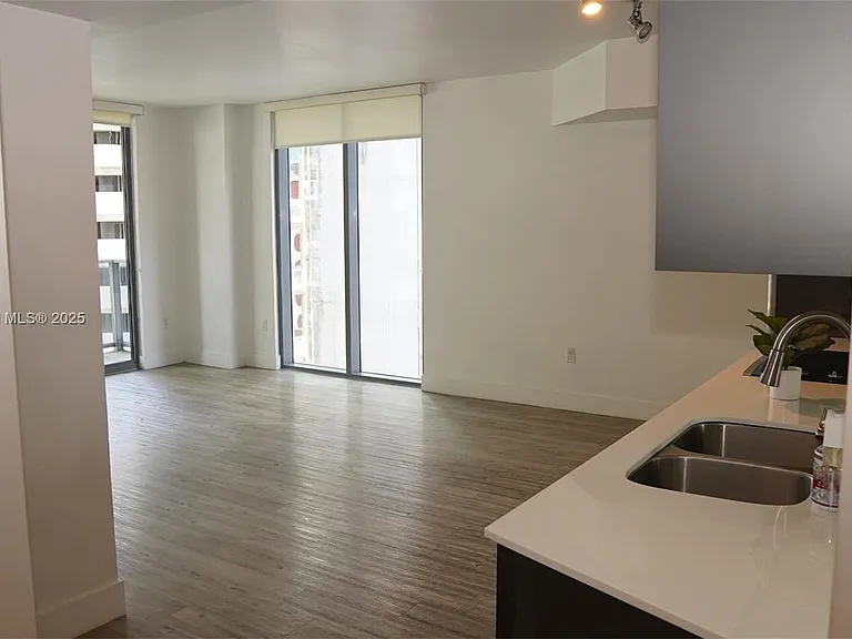 31 SE 6th St #1108 — Photo 10