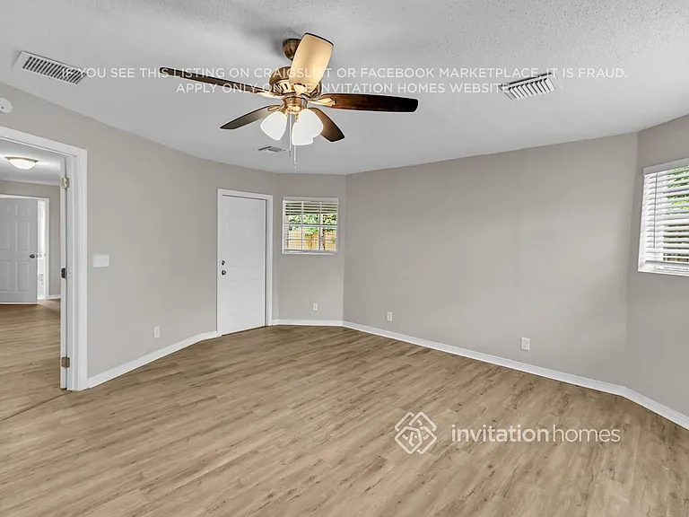 319 SW 9th Ave — Photo 7
