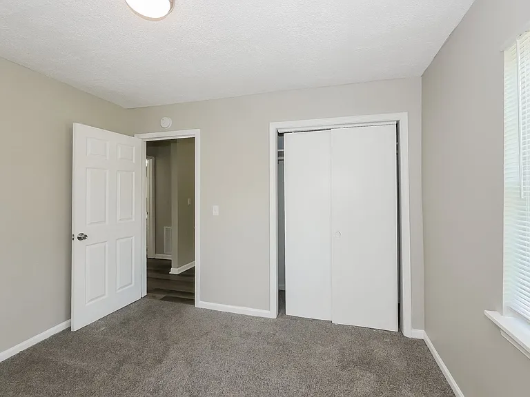 1414434_026_bedroom_12916997.jpg