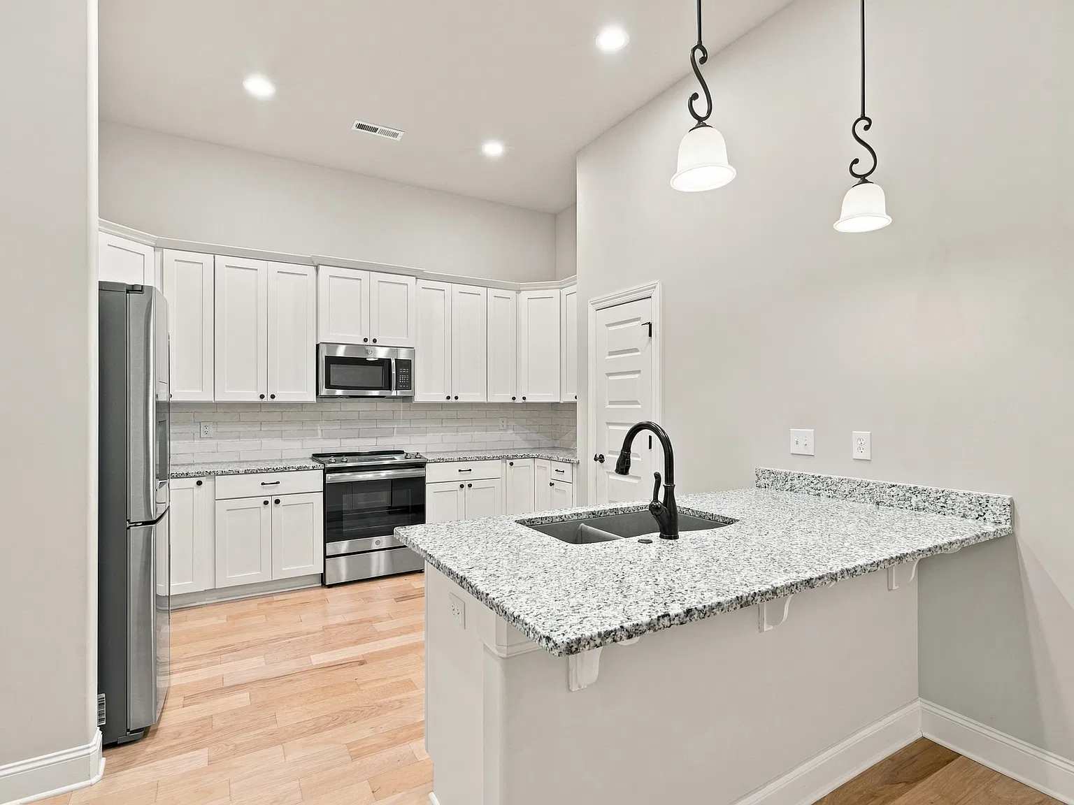 2 bed, 1734 sqft, $1,850 — Photo 2