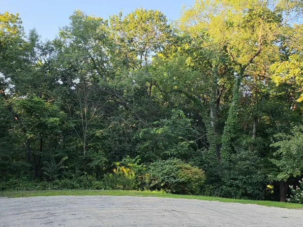5 Hillside Ct, Galena, IL 61036