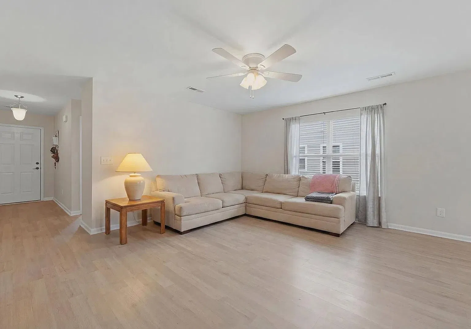 3 bed, 2.0 bath, 1173 sqft, $2,200 — Photo 4
