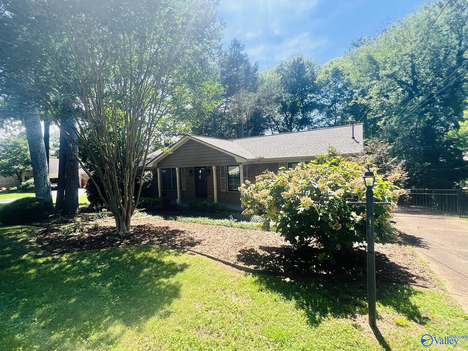 3 bed, 2.0 bath, 2000 sqft, $2,295 — Photo 3