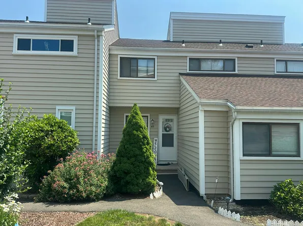 48 Monticello Dr, Branford, CT 06405