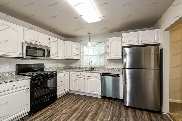1590 Bay Meadows Dr — Photo 5