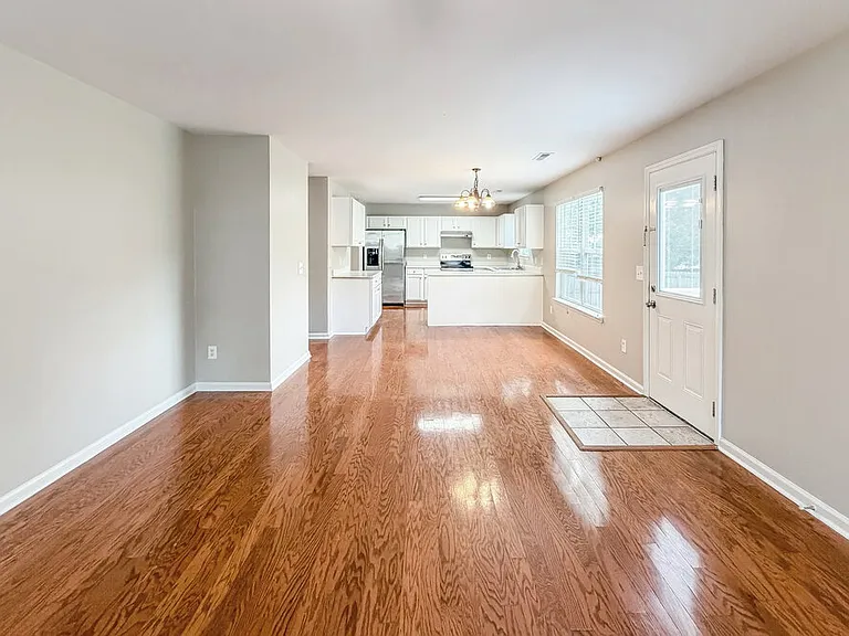 1864 Devon Dr — Photo 6