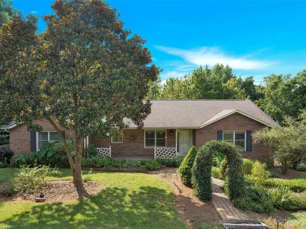 1432 Billings Dr, Hickory, NC 28602