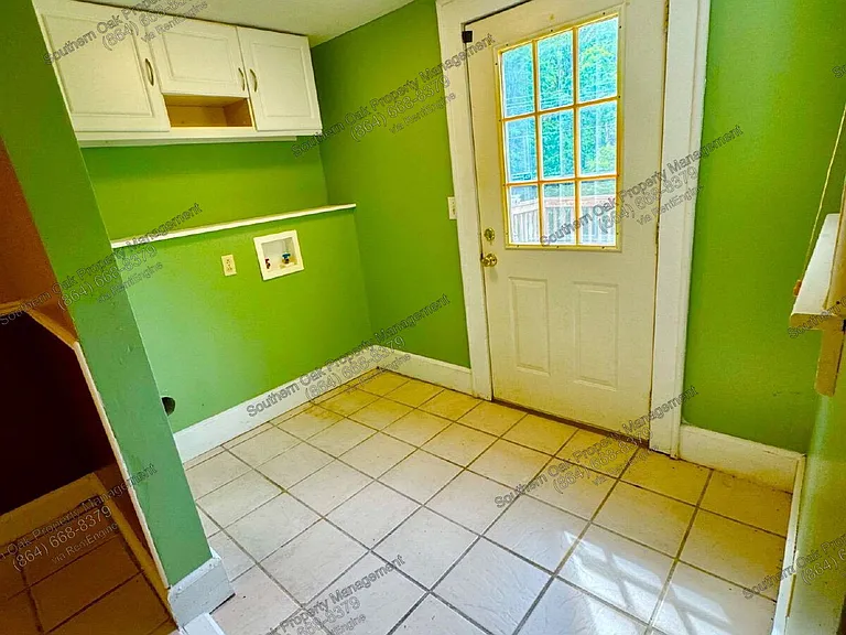 311 Lakeside Dr — Photo 9