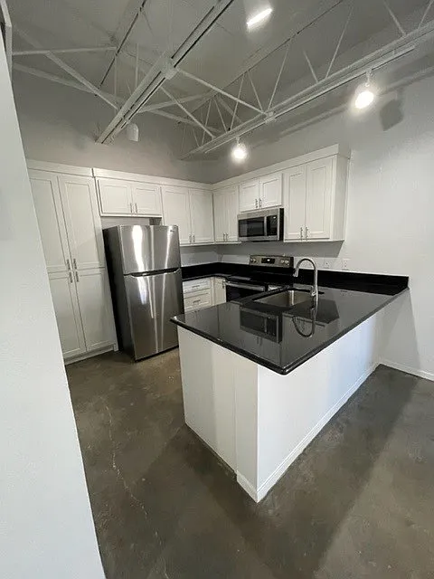 Studio, 748 sqft, $1,220 — Photo 3