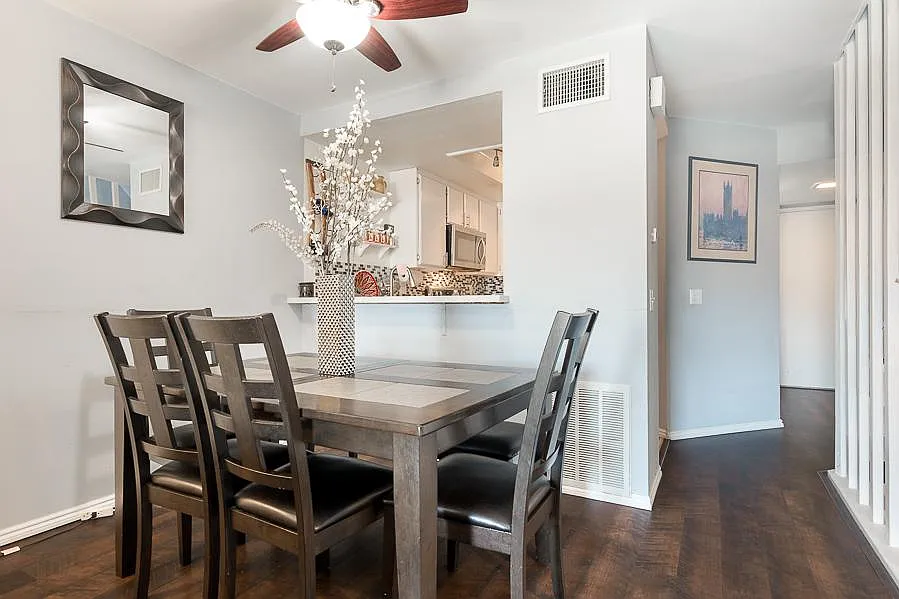2 bed, 2.5 bath, 1048 sqft, $2,895 — Photo 2