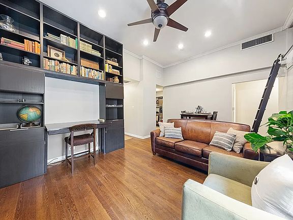 2nd image of 921 N La Salle St APT 10