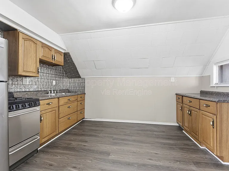 332 Goddard St — Photo 2