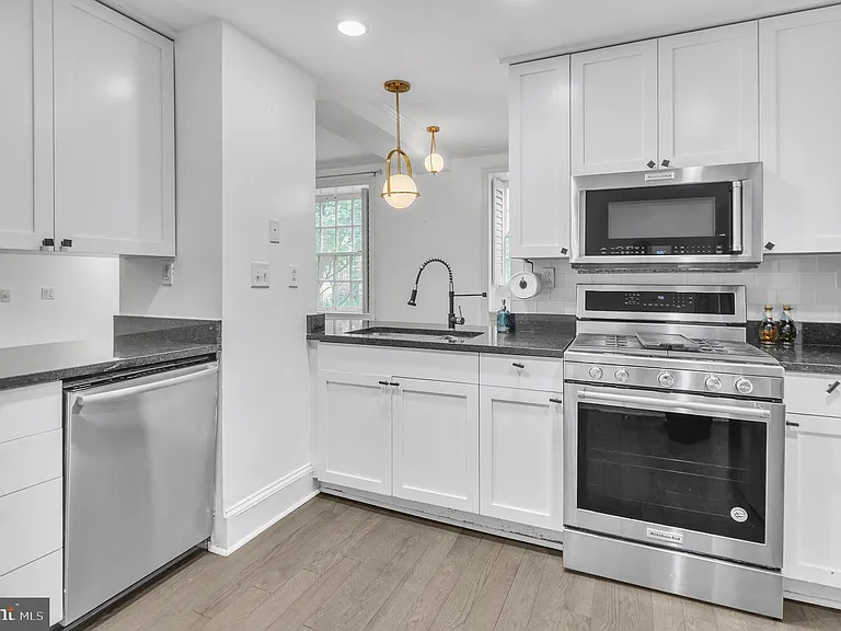 1750 16th St NW #13 — Photo 4