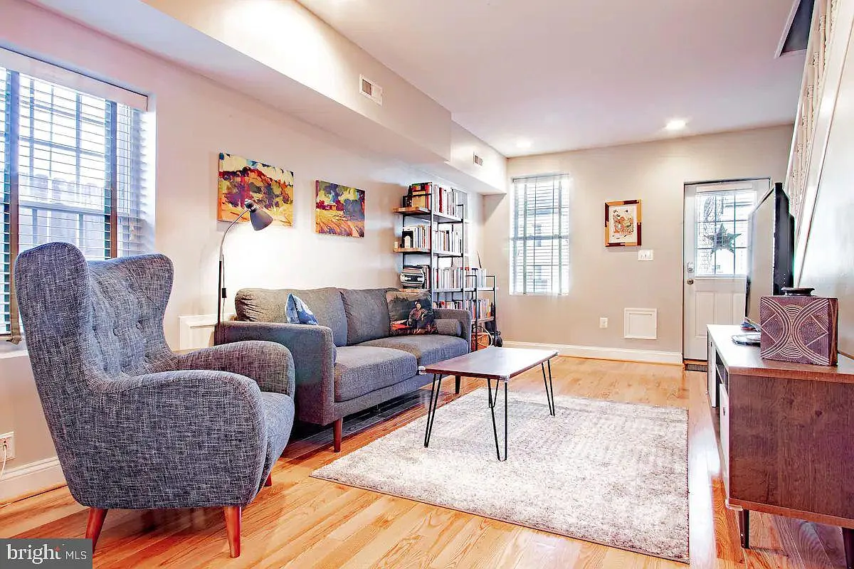 3 bed, 1.5 bath, 1408 sqft, $3,700 — Photo 2