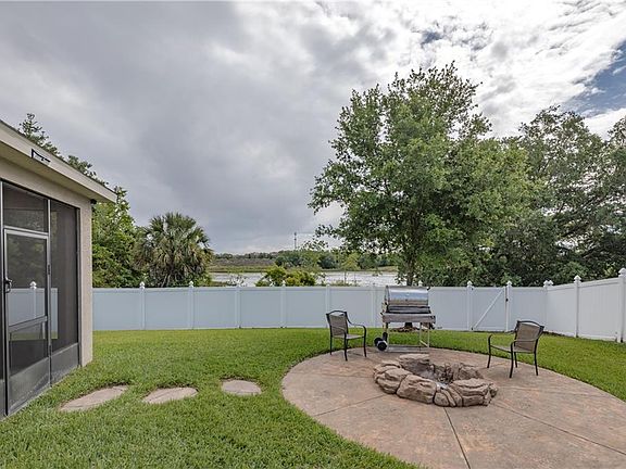 3rd image of 274 Lakeshore Dr