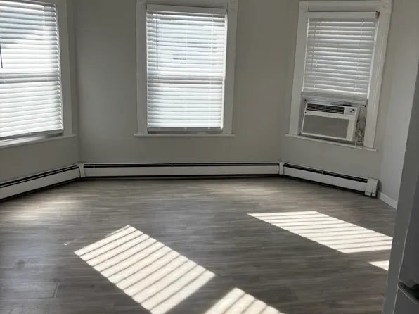 (undisclosed Address), Lynbrook, NY 11563