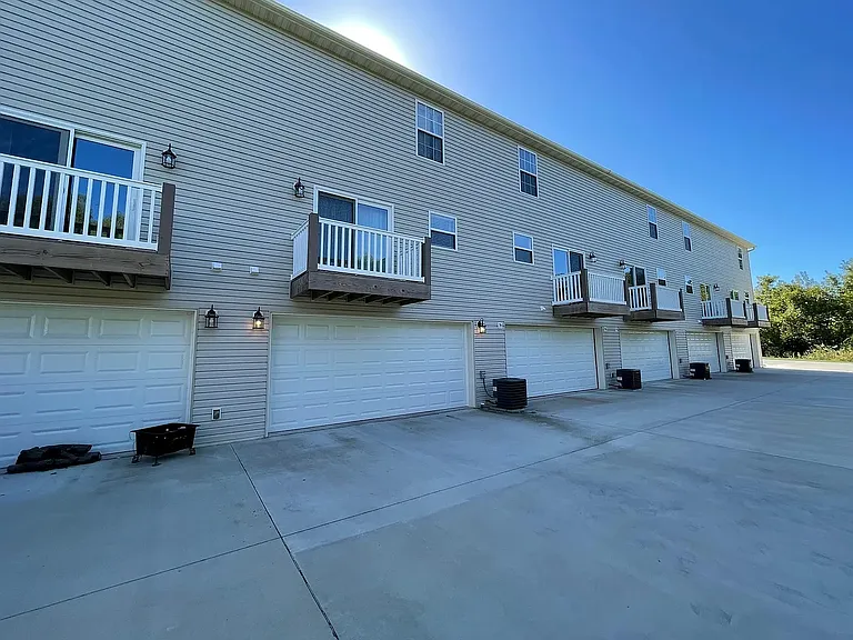 235 Bradford Ln — Photo 10